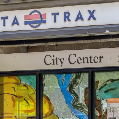 a sign on a station that reads uta trax
